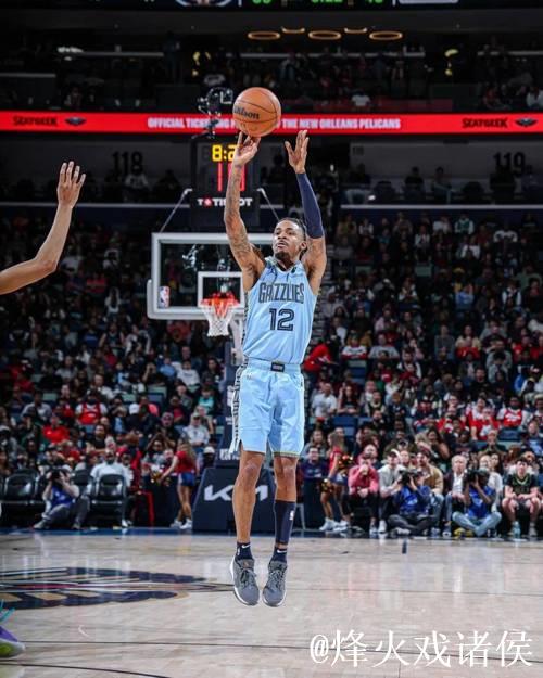 莫兰特半场6投3中,罚球1中1得到7分2篮板2助攻1抢断1盖帽 莫兰特半场6投3中,罚球1中1得到7分2篮板2助攻1抢断1盖帽