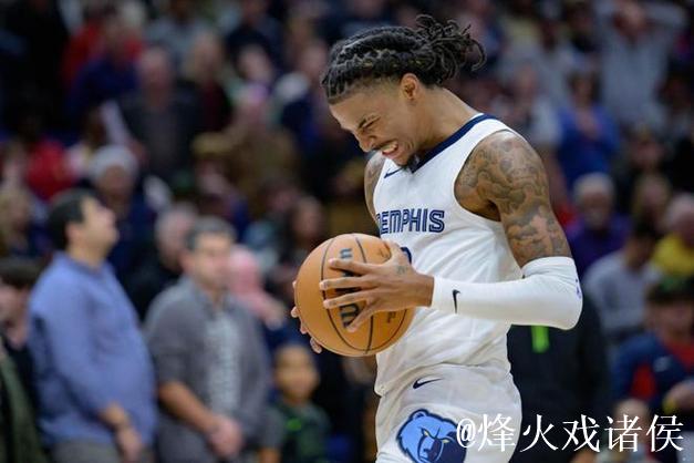 莫兰特半场6投3中,罚球1中1得到7分2篮板2助攻1抢断1盖帽 莫兰特半场6投3中,罚球1中1得到7分2篮板2助攻1抢断1盖帽